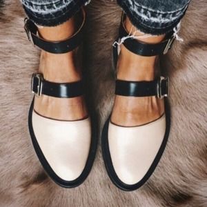 Inch2 Closed Toe Flat Heel Pump Shoes Bucckle Leather Womens Size 42 / US 11